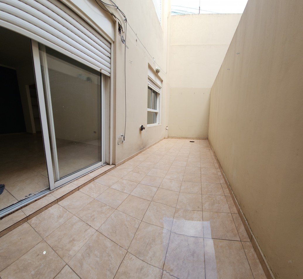 SE VENDE DEPARTAMENTO 2 AMB CON PATIO COCHERA Y TERRAZA COMPARTIDA VILLA LUGANO