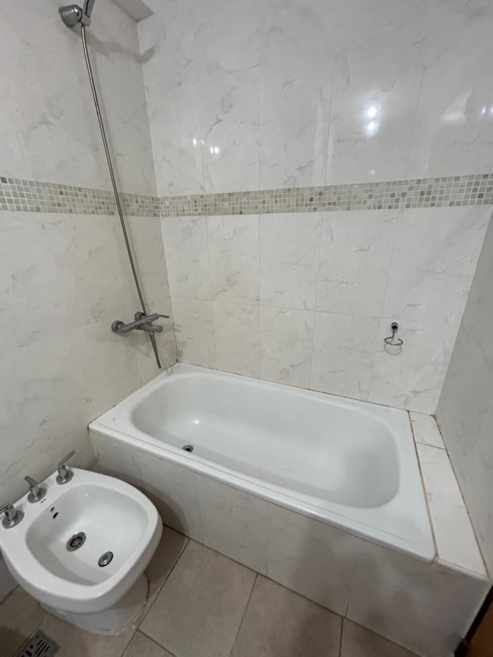 EN VENTA MONOAMBIENTE CONTRAFRENTE CON SUM Y LAUNDRY. CABALLITO NORTE