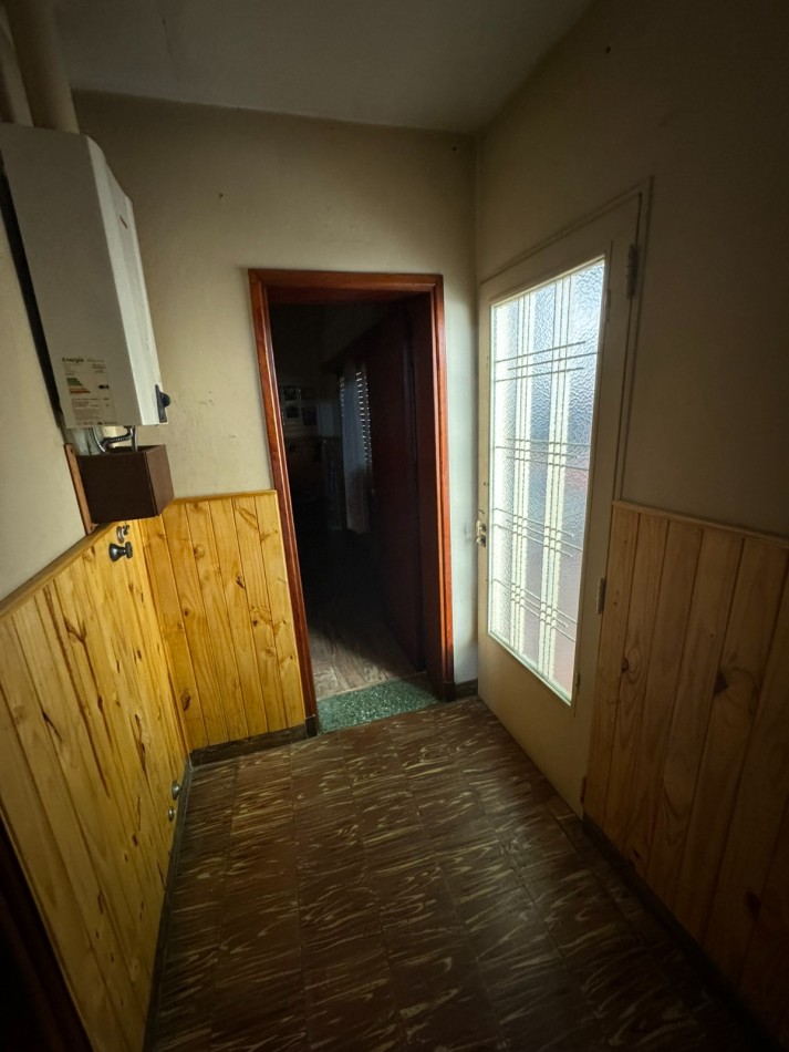 EN VENTA CASA MULTIFAMILIAR 6 AMBIENTES DISTRIBUIDA EN 2 CASAS VILLA INSUPERABLE.