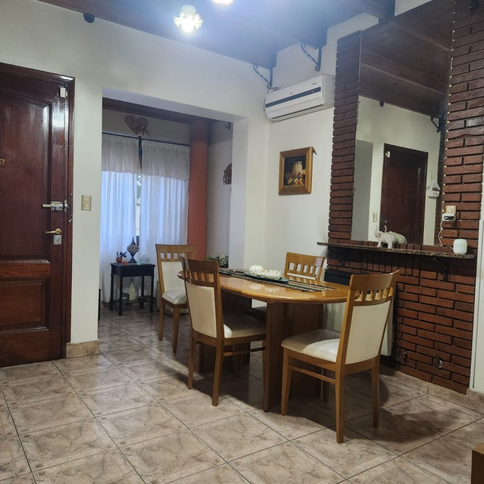 EN VENTA CASA 3 + 2 AMBIENTES EN VILLA LUGANO- LOTE 8.66 X 21.35- MULTIFAMILIAR 