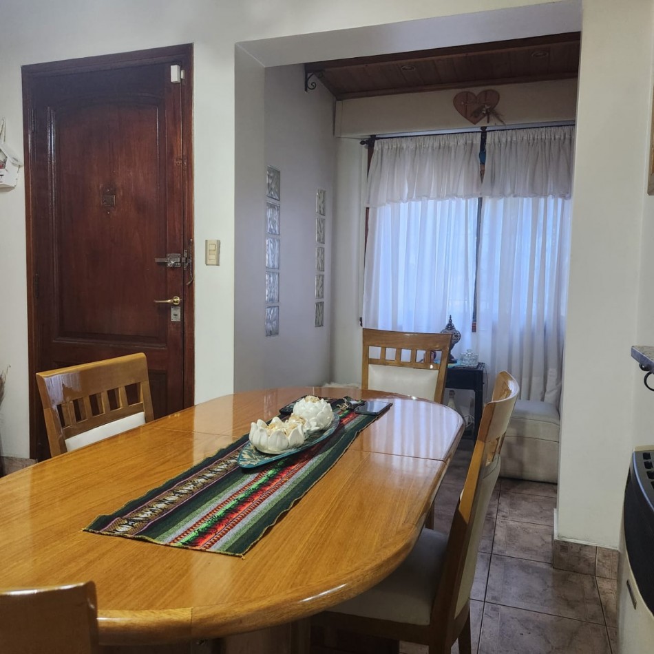 EN VENTA CASA 3 + 2 AMBIENTES EN VILLA LUGANO- LOTE 8.66 X 21.35- MULTIFAMILIAR 