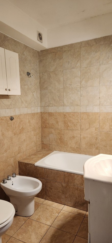 SE VENDE DEPARTAMENTO 2 AMB CON PATIO COCHERA Y TERRAZA COMPARTIDA VILLA LUGANO