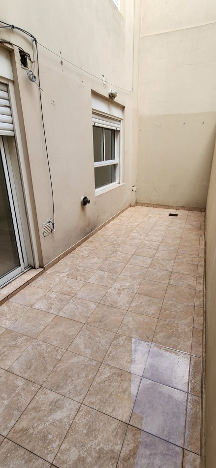 SE VENDE DEPARTAMENTO 2 AMB CON PATIO COCHERA Y TERRAZA COMPARTIDA VILLA LUGANO