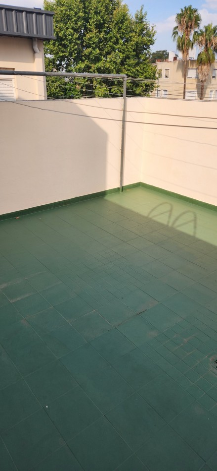 SE VENDE DEPARTAMENTO 2 AMB CON PATIO COCHERA Y TERRAZA COMPARTIDA VILLA LUGANO