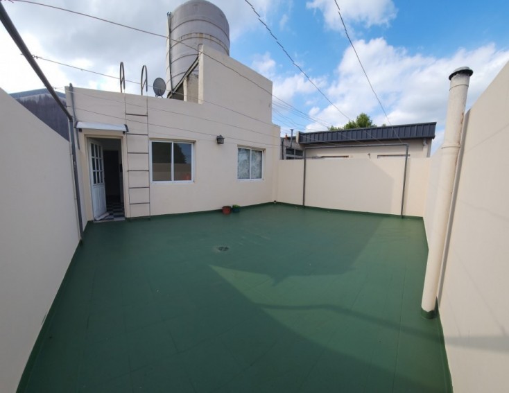SE VENDE DEPARTAMENTO 2 AMB CON PATIO COCHERA Y TERRAZA COMPARTIDA VILLA LUGANO