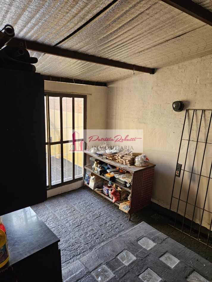 EN VENTA CASA 4 AMBIENTES CON PISCINA, PATIO, TERRAZA Y GARAGE VILLA MADERO