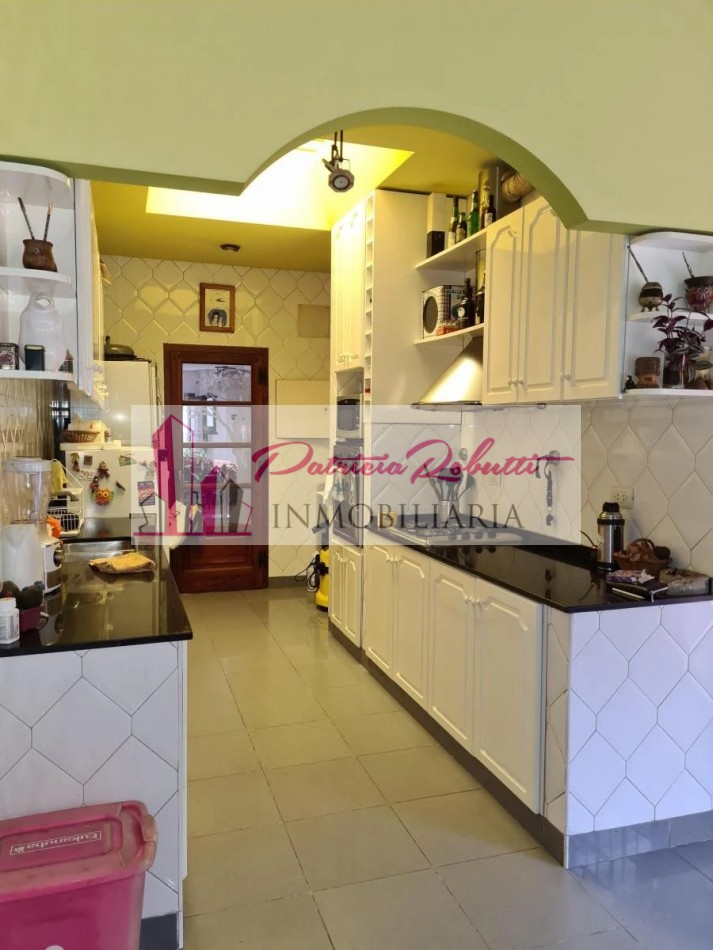 EN VENTA CASA 4 AMBIENTES EN VILLA LUGANO.
