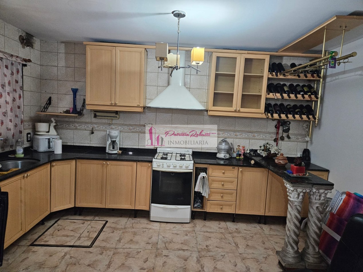 EN VENTA CASA 4 AMBIENTES CON PISCINA, PATIO, TERRAZA Y GARAGE VILLA MADERO