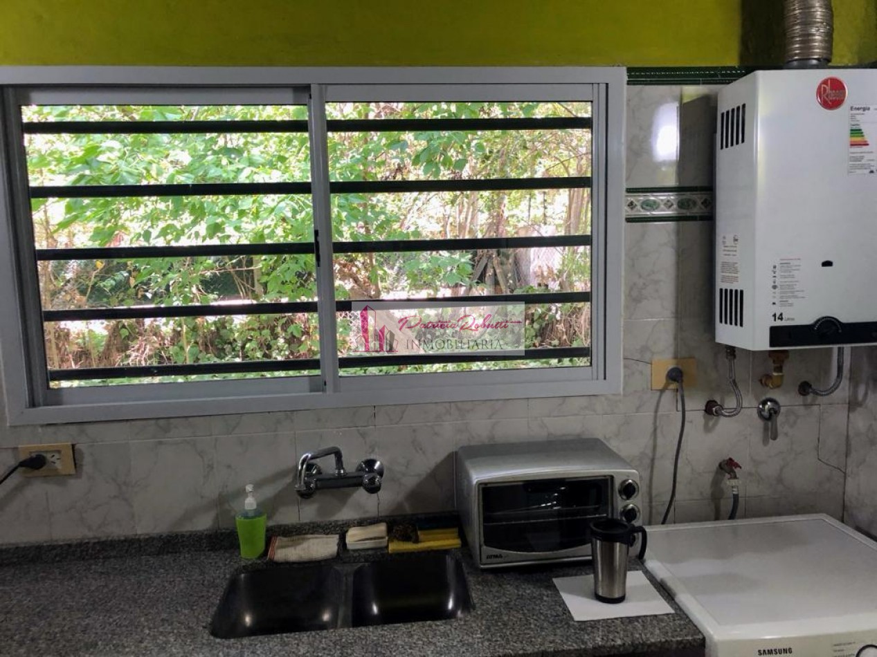 SE VENDE CASA 5 AMBIENTES CON PARQUE, PISCINA, CASA DE HUESPED GRAL. RODRIGUEZ