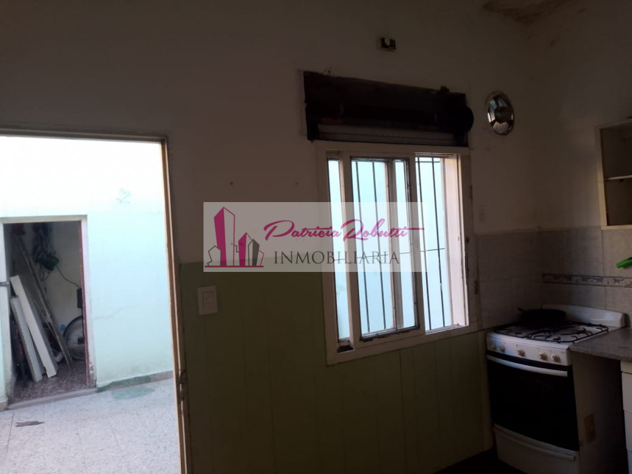 EN VENTA CASA 4 AMBIENTES EN VILLA LUGANO- LOTE 10 X 29.70- MULTIFAMILIAR