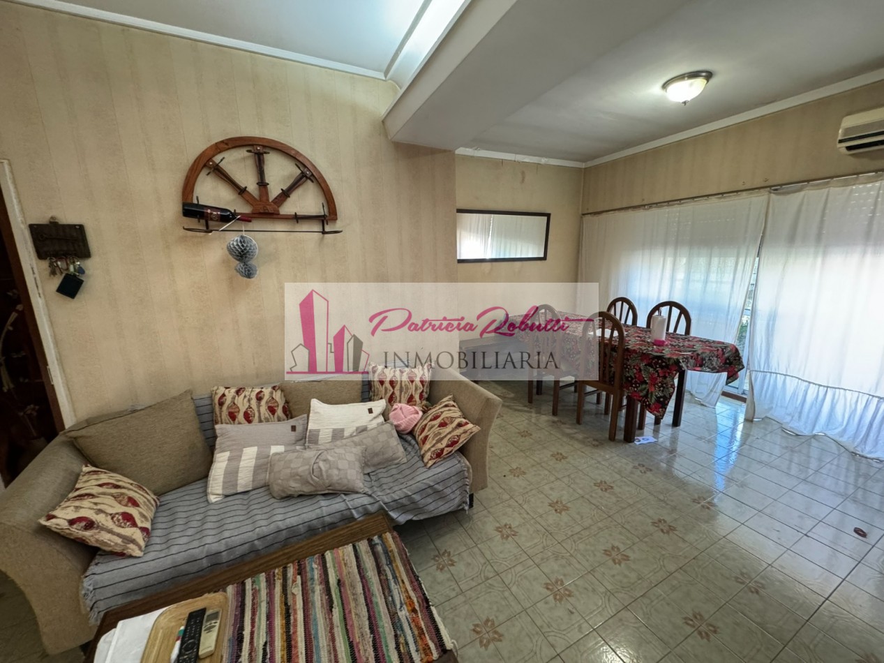 EN VENTA CASA MULTIFAMILIAR 6 AMBIENTES DISTRIBUIDA EN 2 CASAS VILLA INSUPERABLE.