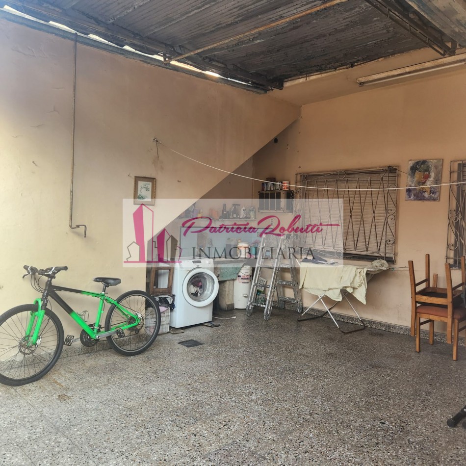 EN VENTA CASA 4 AMBIENTES EN VILLA LUGANO- LOTE 10 X 29.70- MULTIFAMILIAR