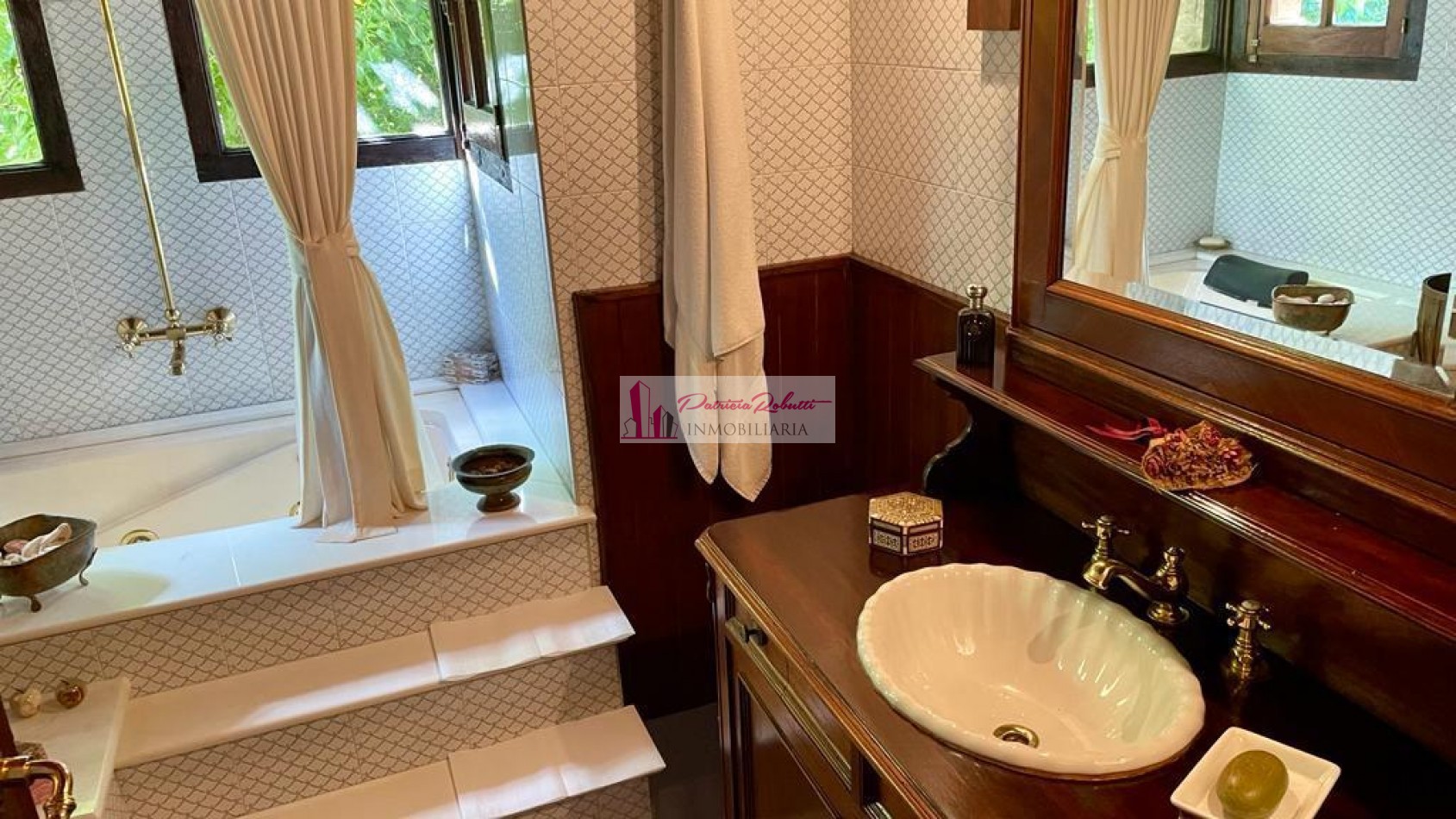 SE VENDE CASA 5 AMBIENTES CON PARQUE, PISCINA, CASA DE HUESPED GRAL. RODRIGUEZ
