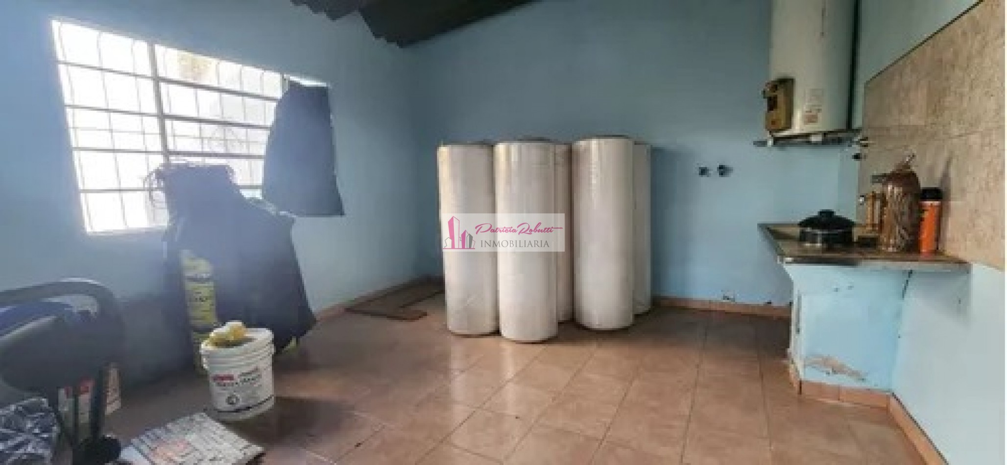 SE VENDE CASA 3 AMBIENTES CON GARAGE Y PARQUE TAPIALES