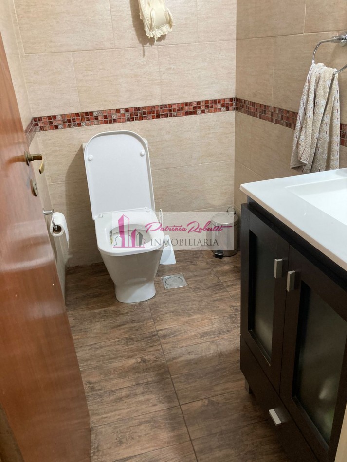 EN VENTA HERMOSA CASA 4 AMBIENTES CON GARAGE, JARDIN, QUINCHO Y PATIO SAN JUSTO