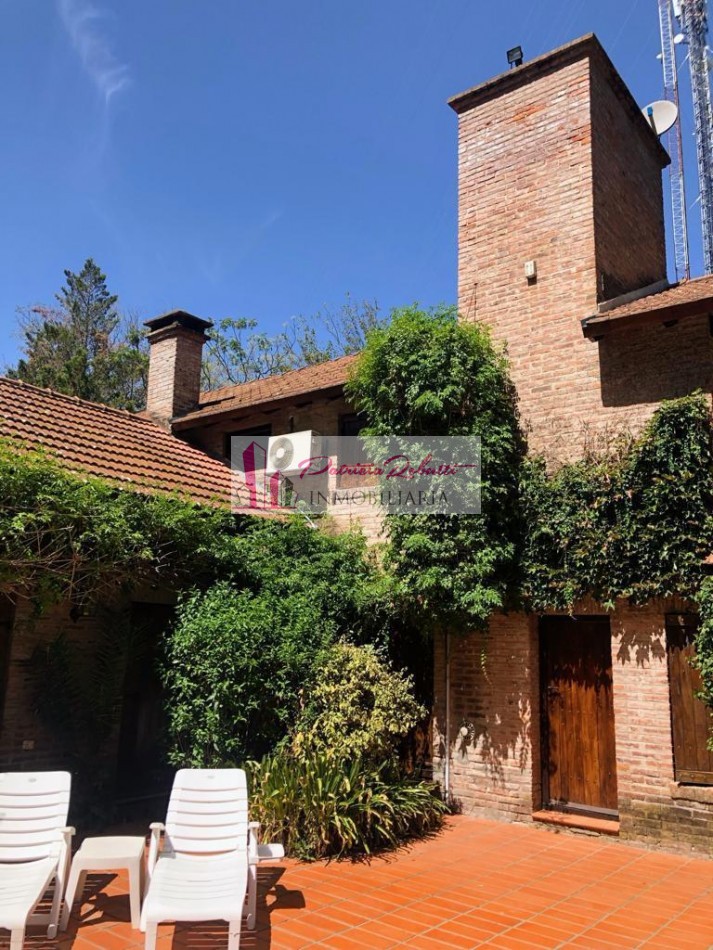 SE VENDE CASA 5 AMBIENTES CON PARQUE, PISCINA, CASA DE HUESPED GRAL. RODRIGUEZ