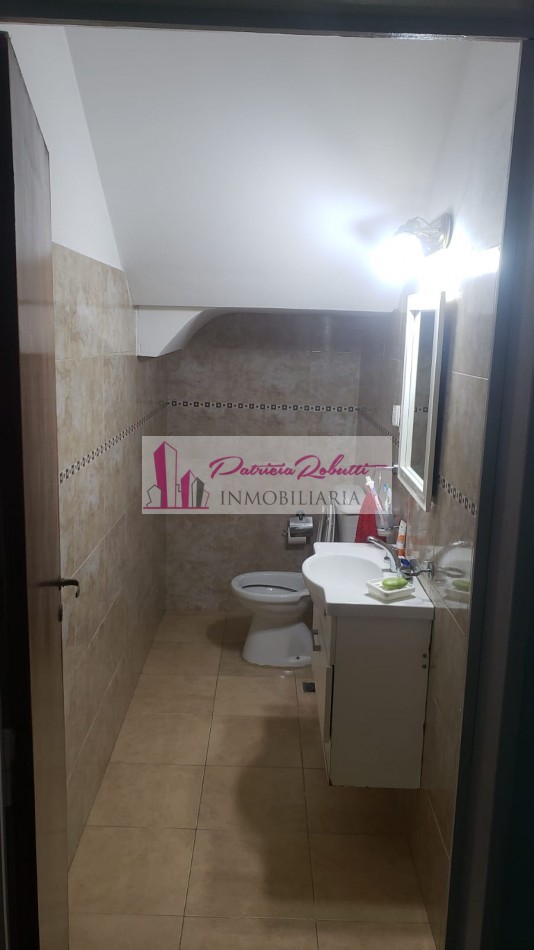 SE VENDE CASA 5 AMBIENTES CON PARQUE Y PISCINA VILLA CELINA