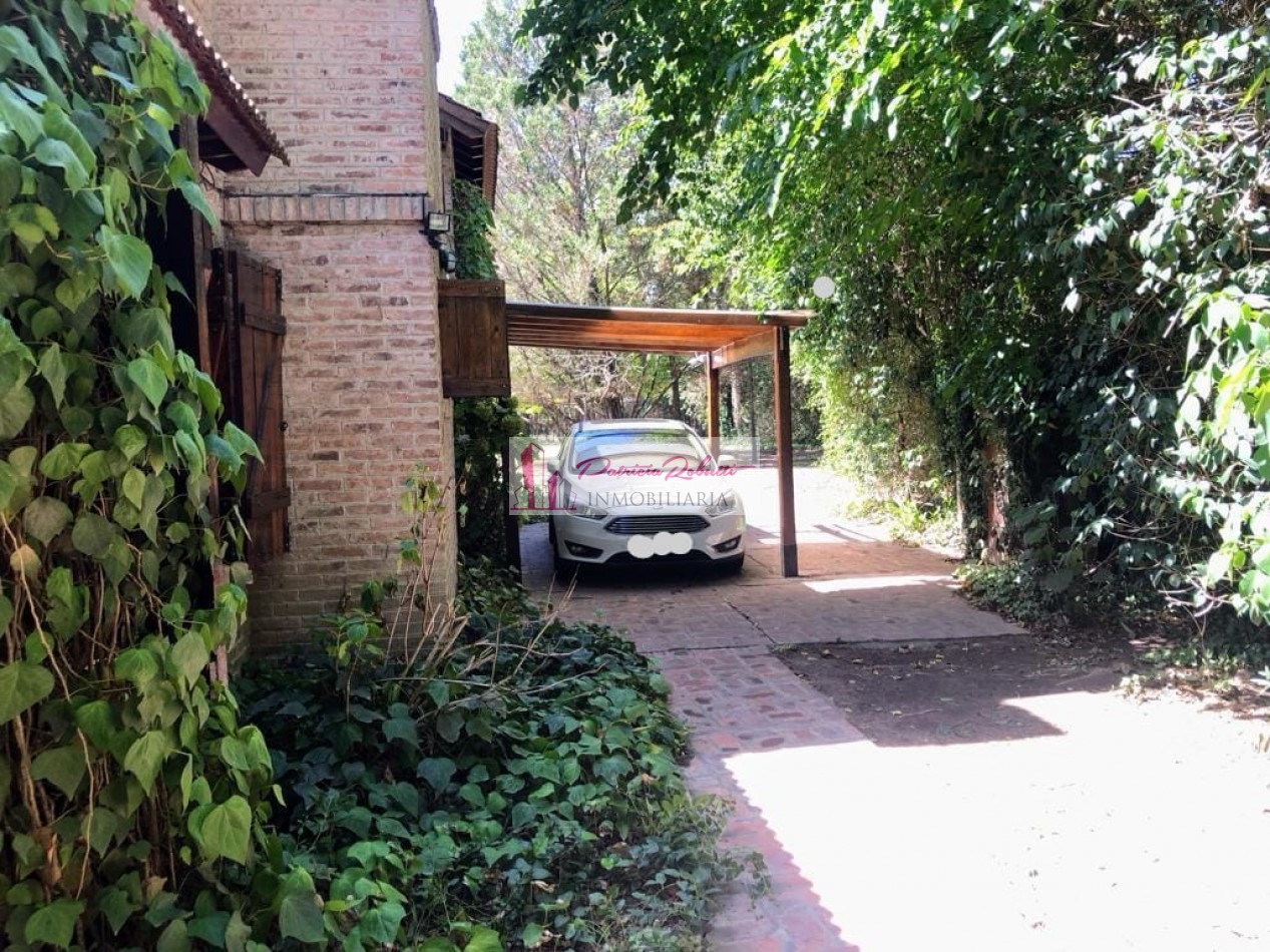 SE VENDE CASA 5 AMBIENTES CON PARQUE, PISCINA, CASA DE HUESPED GRAL. RODRIGUEZ
