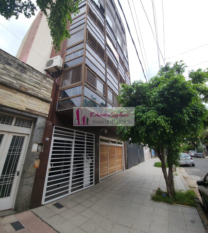 EN VENTA DEPARTAMENTO 4 AMBIENTES CON DEPENDENCIA Y COCHERA