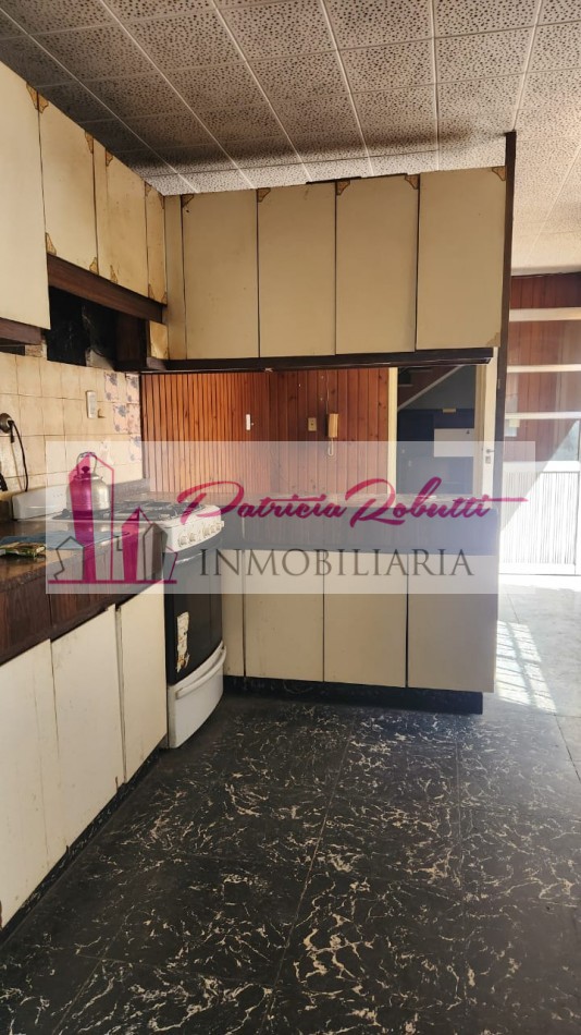 VENTA CASA 6 AMB CON GARAGE Y PARQUE EN GRAL PAZ ENTRE AV CRUZ Y CHILAVERT VILLA LUGANO LOTE TERRENO 8.66 X 31 
