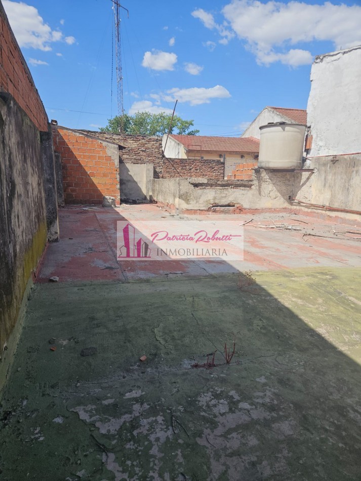 EN VENTA CASA 2 AMBIENTES EN VILLA CELINA- CON TERRAZA IDEAL CONSTRUCCION OPORTUNIDAD
