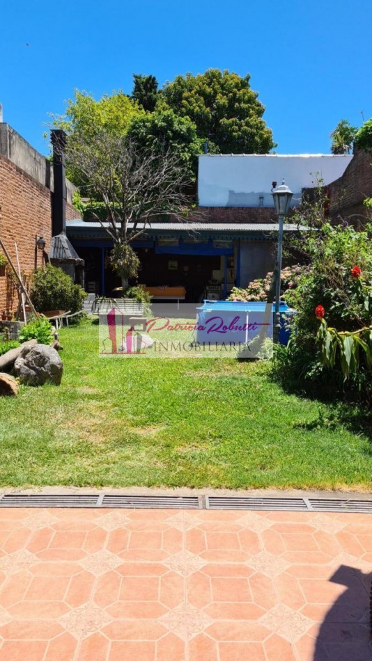 EN VENTA CASA 4 AMBIENTES EN VILLA LUGANO.