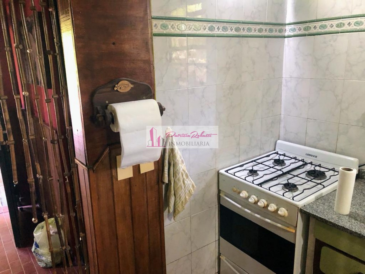 SE VENDE CASA 5 AMBIENTES CON PARQUE, PISCINA, CASA DE HUESPED GRAL. RODRIGUEZ