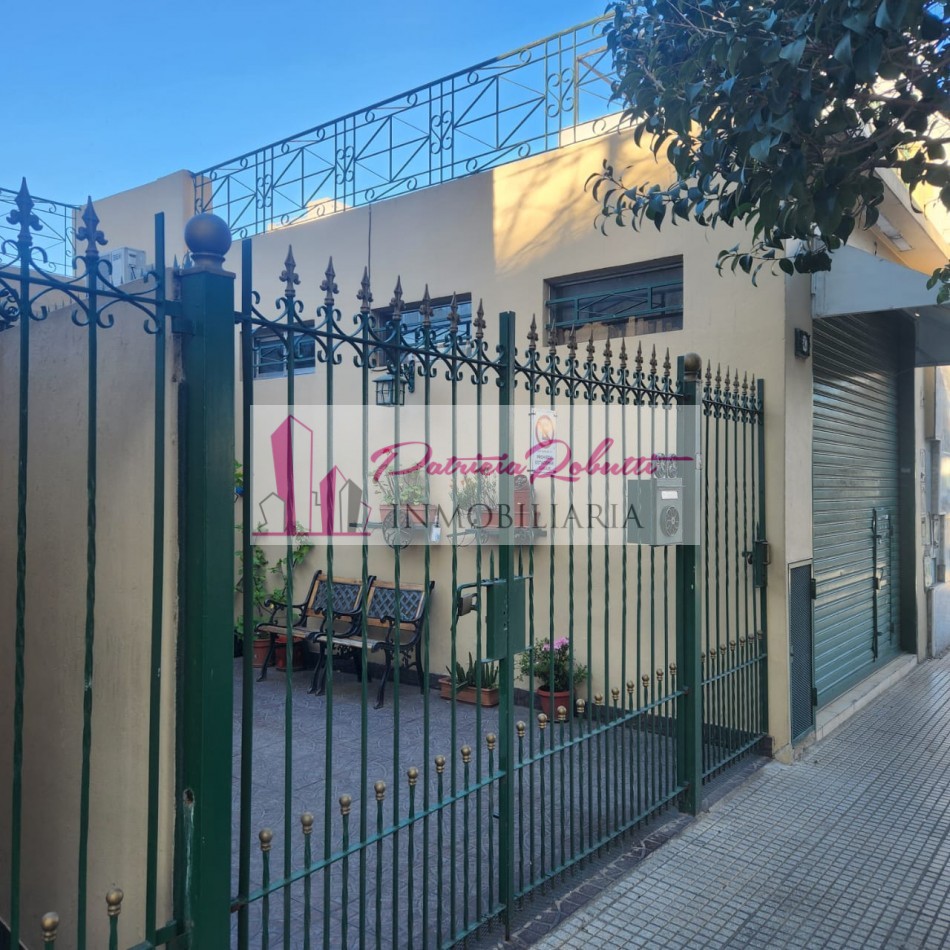 EN VENTA CASA 3 + 2 AMBIENTES EN VILLA LUGANO- LOTE 8.66 X 21.35- MULTIFAMILIAR 