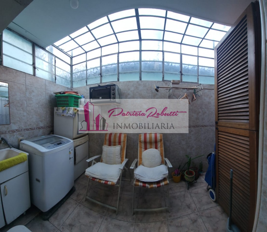 EN VENTA CASA 3 + 2 AMBIENTES EN VILLA LUGANO- LOTE 8.66 X 21.35- MULTIFAMILIAR 