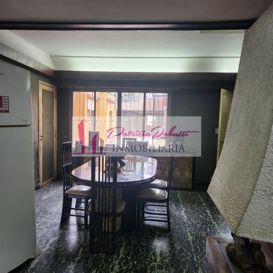 EN VENTA CASA 5 AMBIENTES CON GARAGE Y PARQUE EN VILLA LUGANO- LOTE 8.66 X 31 OPORTUNIDAD!!