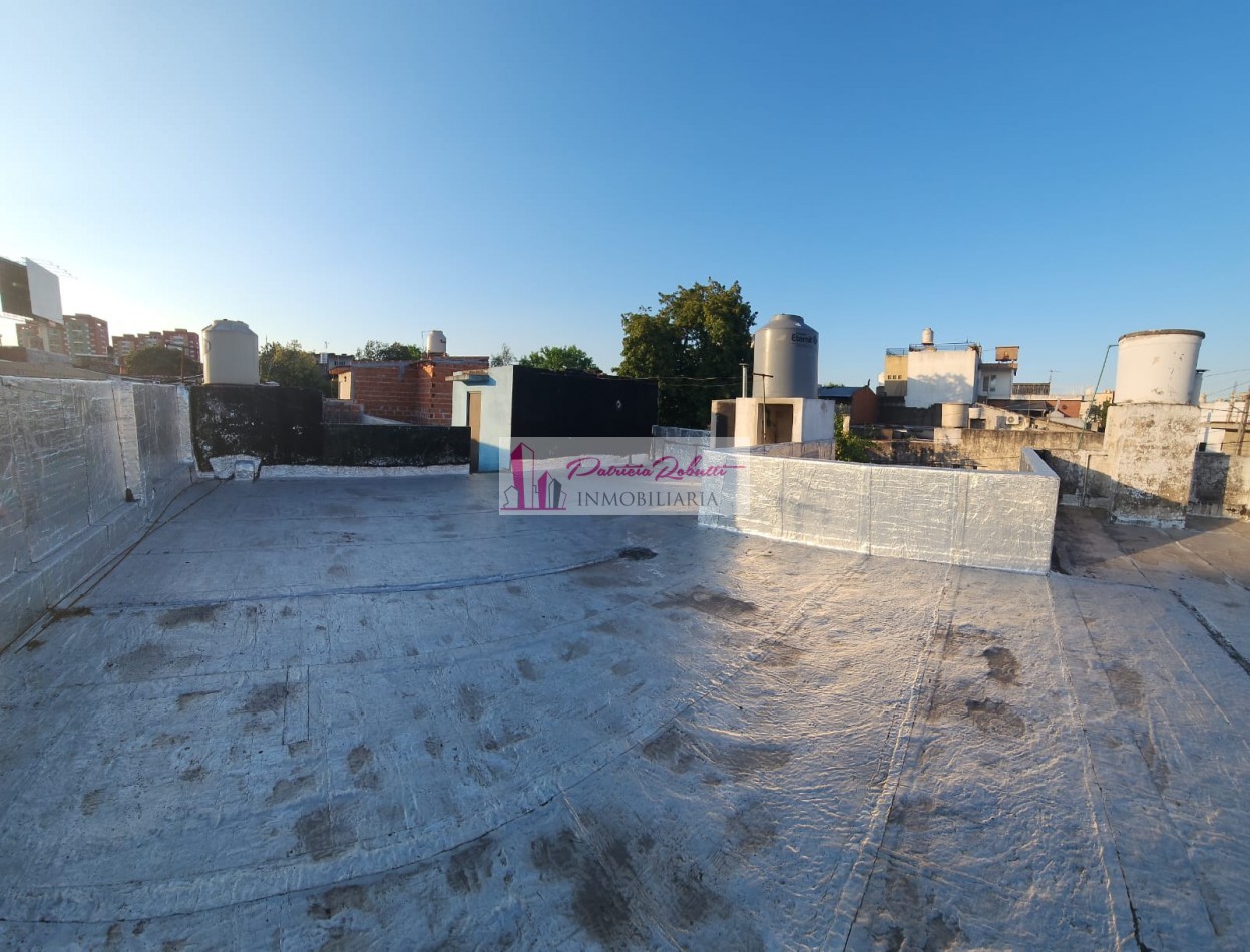 En venta Ph 4 ambientes con patio y terraza y espacio complementario monoambiente con baño y jardin. MULTIFAMILIAR en Villa Celina