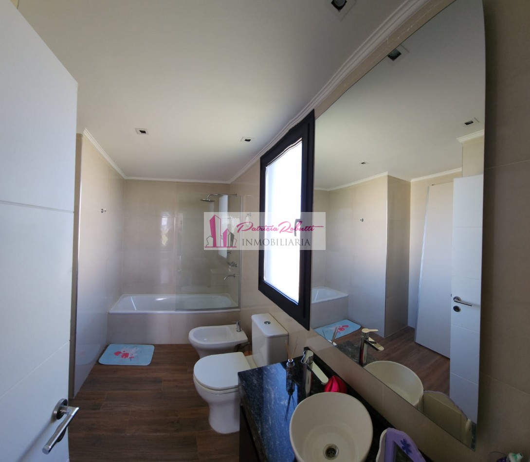 EN VENTA CASA 6 AMBIENTES CON PISCINA Y 2 COCHERAS EN BARRIO PRIVADO LAGOS DE CANNING