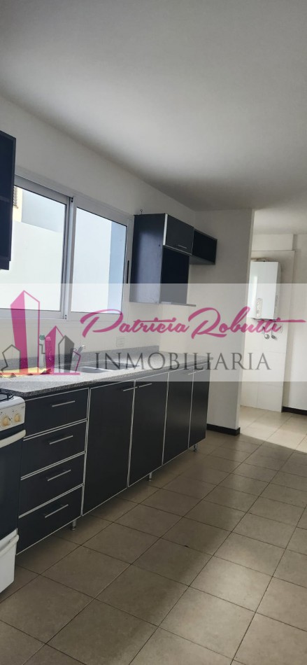 EN VENTA DEPARTAMENTO 2 AMBIENTES EN FLORESTA.