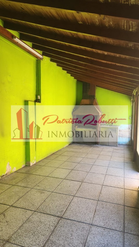 VENTA CASA 6 AMB CON GARAGE Y PARQUE EN GRAL PAZ ENTRE AV CRUZ Y CHILAVERT VILLA LUGANO LOTE TERRENO 8.66 X 31 