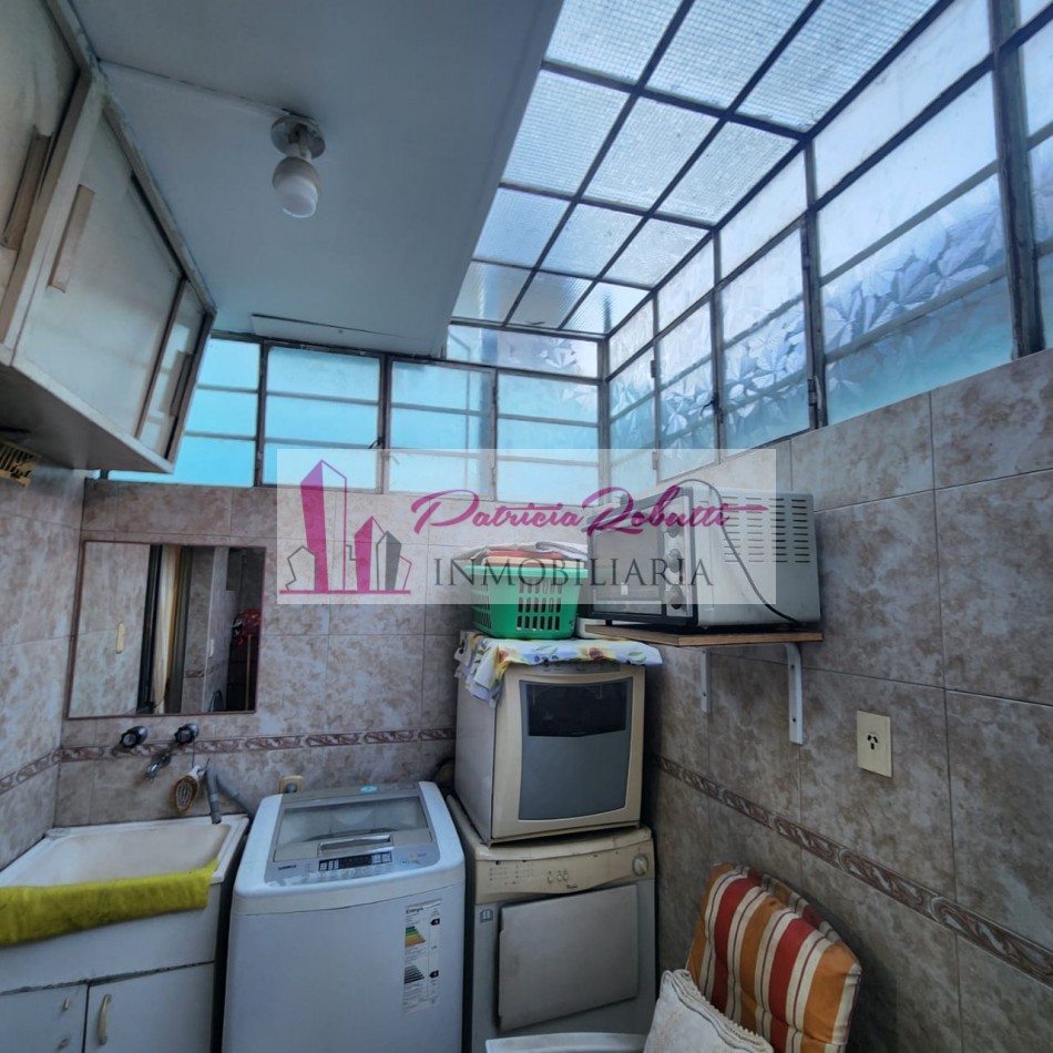 EN VENTA CASA 3 + 2 AMBIENTES EN VILLA LUGANO- LOTE 8.66 X 21.35- MULTIFAMILIAR 