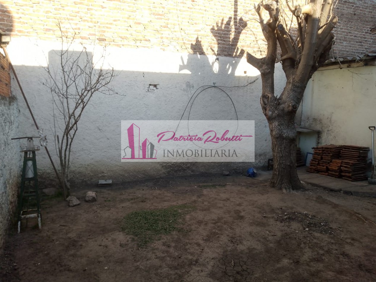 EN VENTA CASA 4 AMBIENTES EN VILLA LUGANO- LOTE 10 X 29.70- MULTIFAMILIAR
