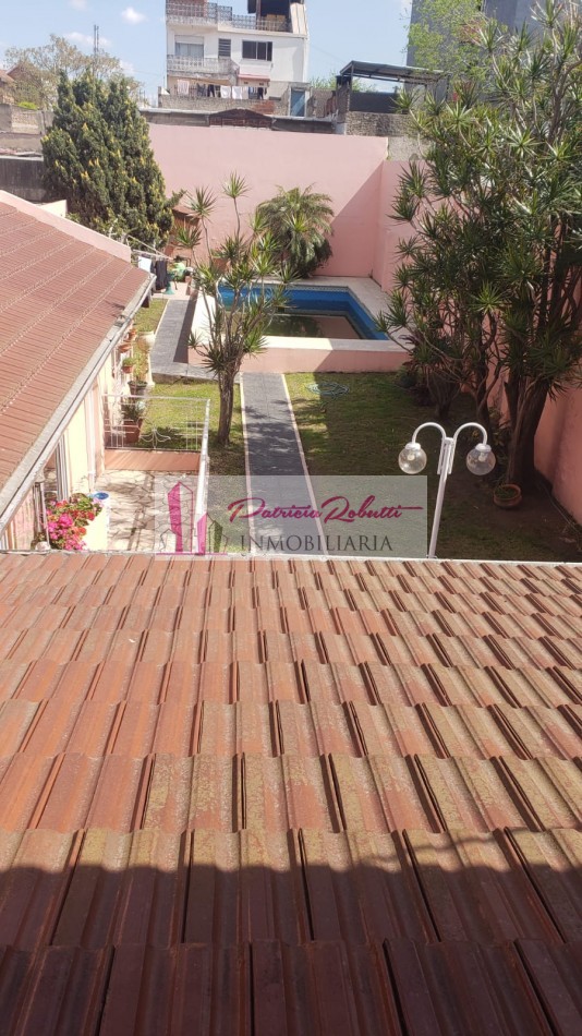 SE VENDE CASA 5 AMBIENTES CON PARQUE Y PISCINA VILLA CELINA