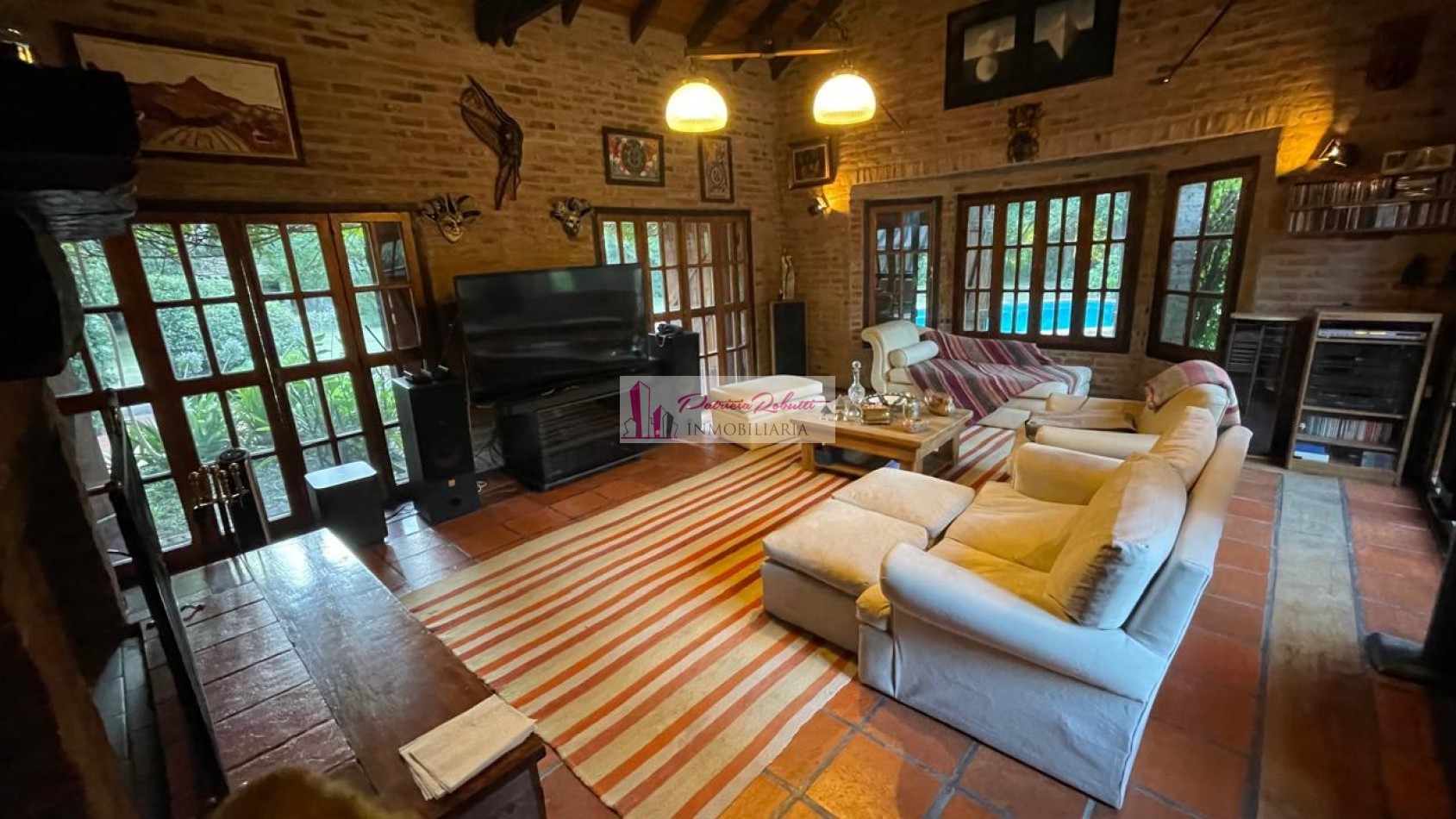 SE VENDE CASA 5 AMBIENTES CON PARQUE, PISCINA, CASA DE HUESPED GRAL. RODRIGUEZ