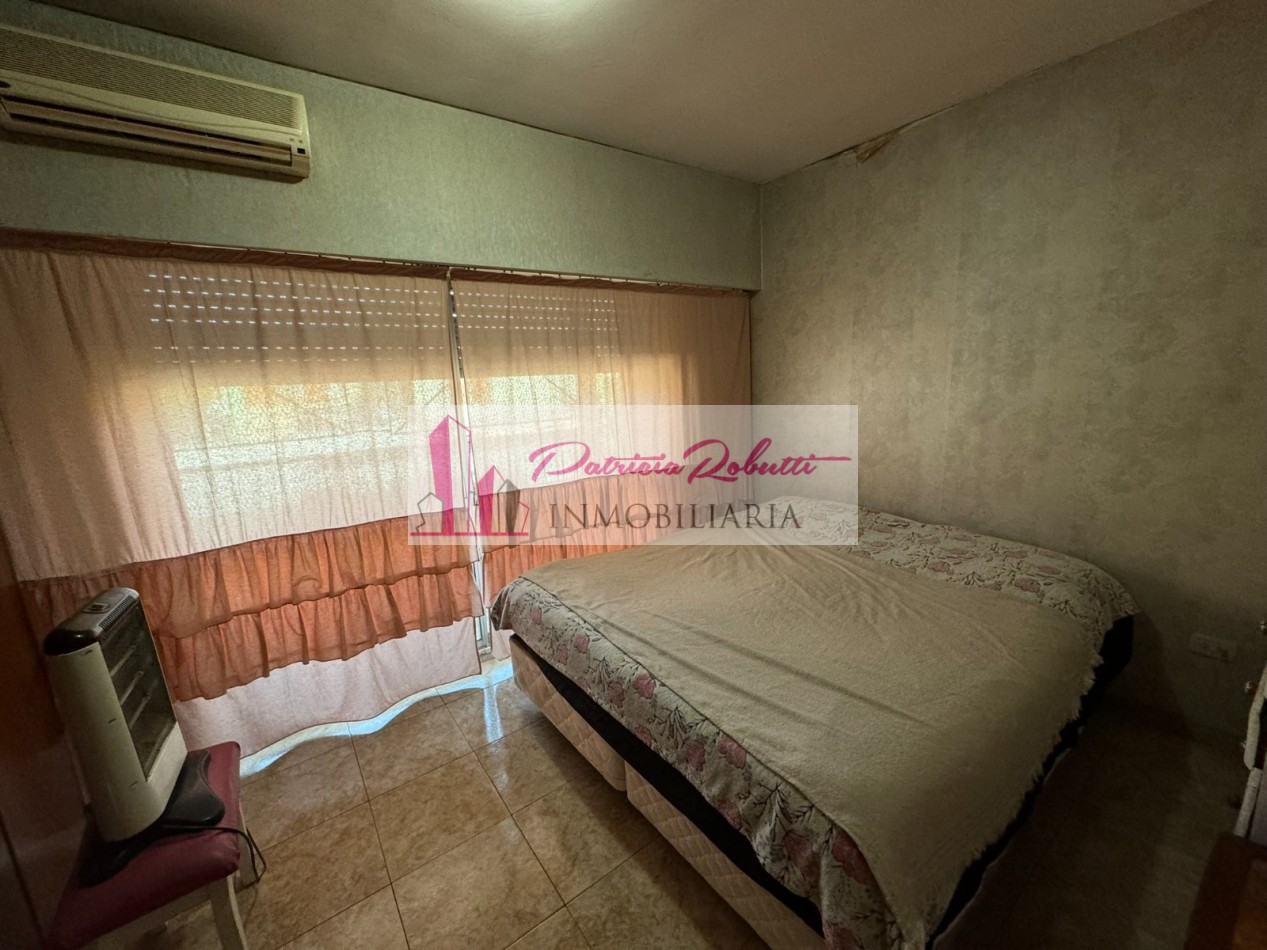 EN VENTA CASA MULTIFAMILIAR 6 AMBIENTES DISTRIBUIDA EN 2 CASAS VILLA INSUPERABLE.