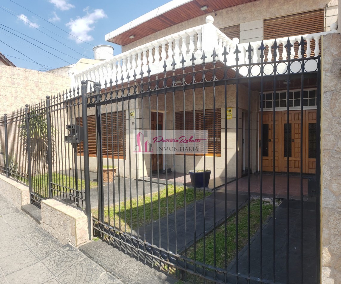 SE VENDE CASA 5 AMBIENTES CON PARQUE Y PISCINA VILLA CELINA