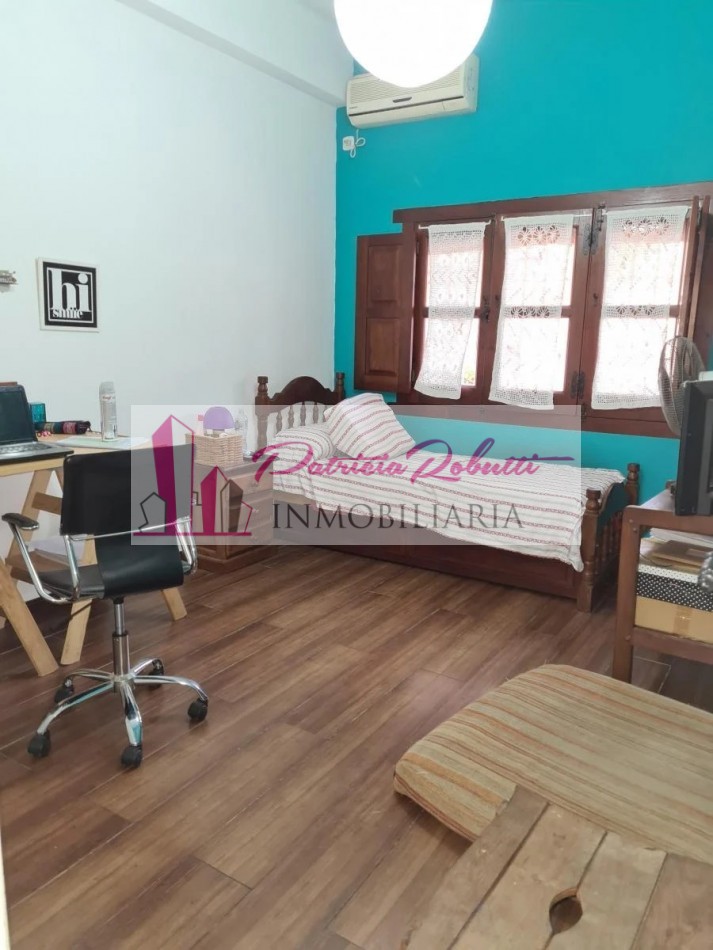 EN VENTA CASA 4 AMBIENTES EN VILLA LUGANO.