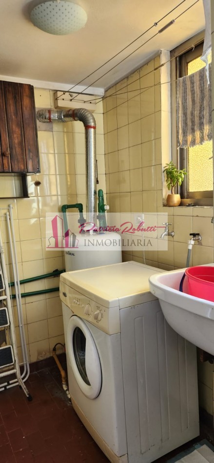 EN VENTA DEPARTAMENTO 4 AMBIENTES CON DEPENDENCIA Y COCHERA
