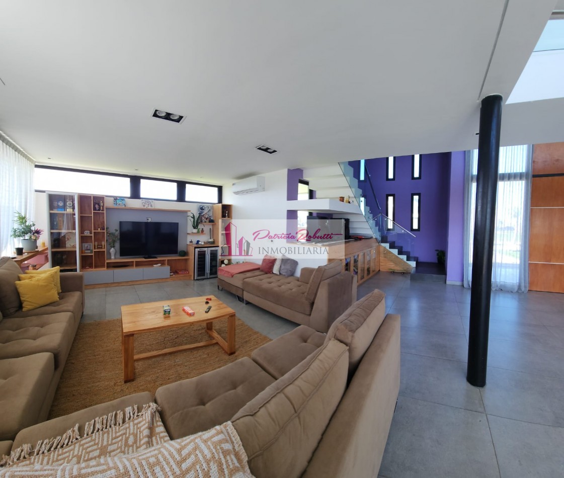 EN VENTA CASA 6 AMBIENTES CON PISCINA Y 2 COCHERAS EN BARRIO PRIVADO LAGOS DE CANNING