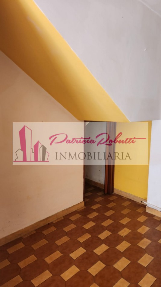 EN VENTA CASA 4 AMBIENTES EN VILLA CELINA POLO TEXTIL LOTE