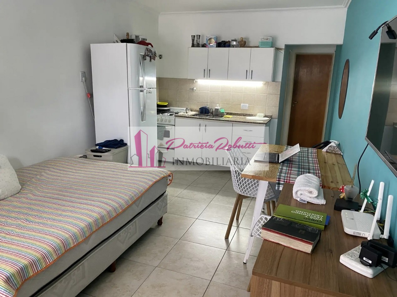 EN VENTA DEPARTAMENTO 2 AMBIENTES CON COCHERA EN MORON.