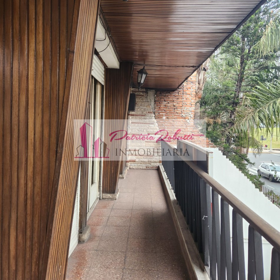 EN VENTA CASA 5 AMBIENTES CON GARAGE Y PARQUE EN VILLA LUGANO- LOTE 8.66 X 31 OPORTUNIDAD!!