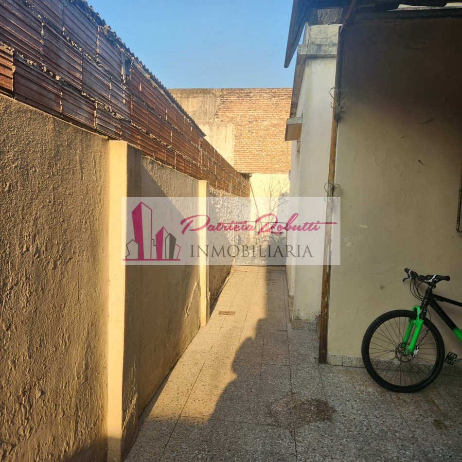 EN VENTA CASA 4 AMBIENTES EN VILLA LUGANO- LOTE 10 X 29.70- MULTIFAMILIAR