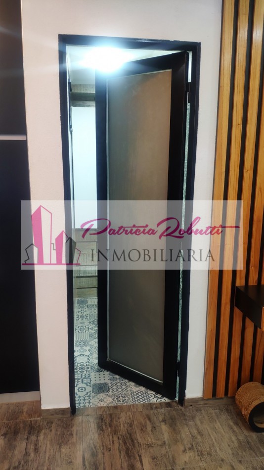 EN VENTA CASA 6 AMBIENTES EN LA TABLADA.