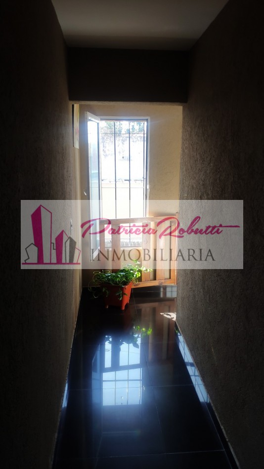 EN VENTA CASA 6 AMBIENTES EN LA TABLADA.