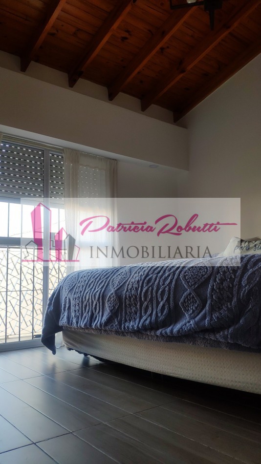 EN VENTA CASA 6 AMBIENTES EN LA TABLADA.